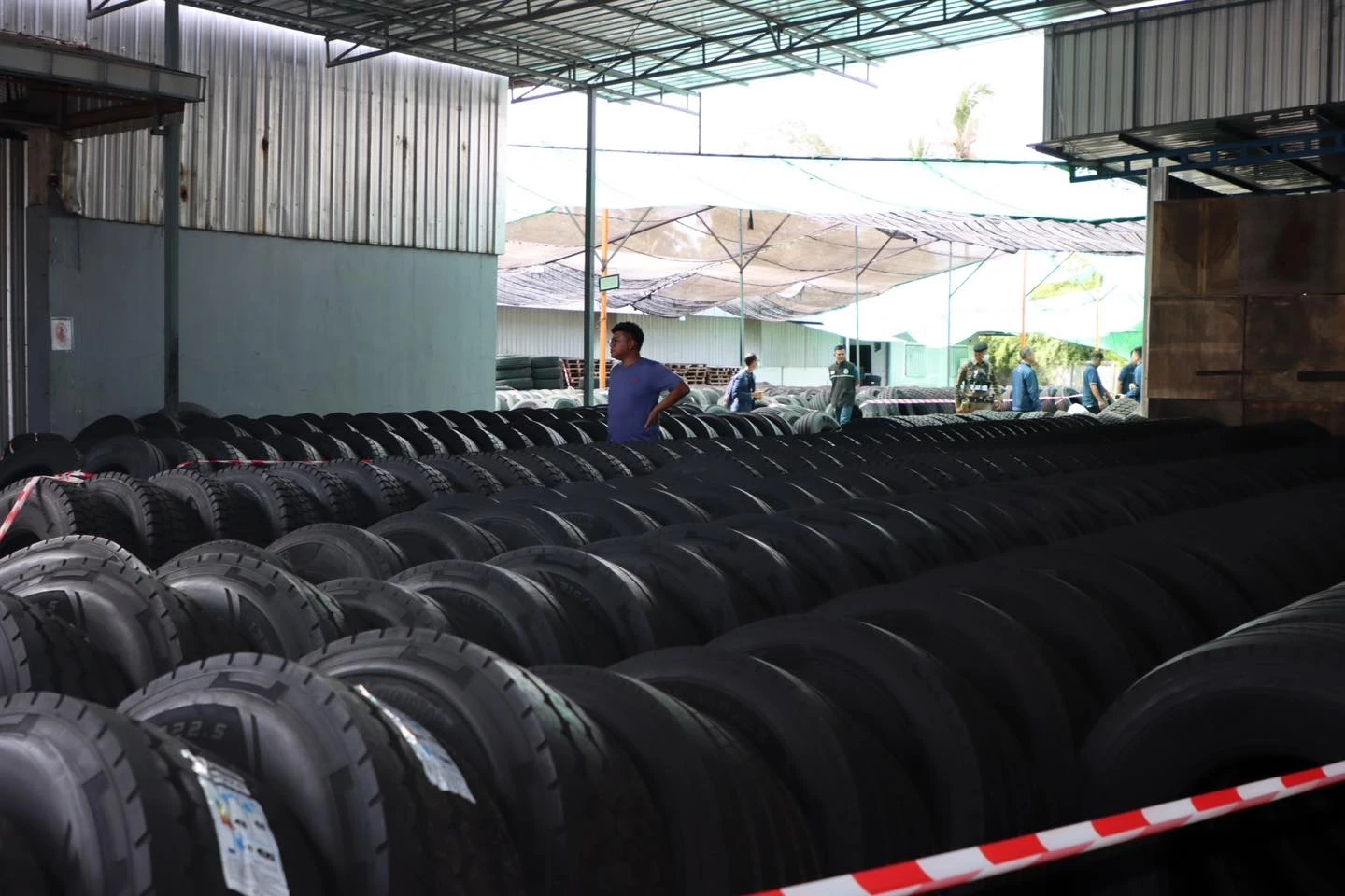 บุกทลายโกดังยางรถยนต์ยี่ห้อดัง 90ล้าน ไม่ได้มาตรฐาน เตือนอันตรายอย่าซื้อ