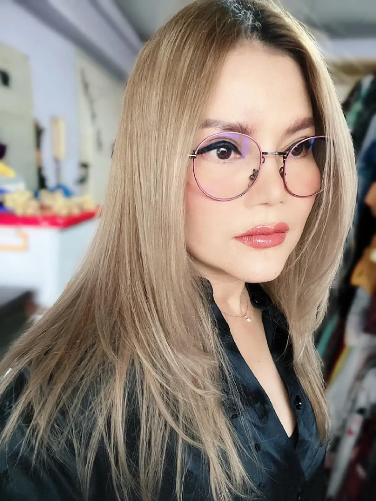 ไก่ จันทร์จวง น้องสาวราชินีลูกทุ่ง พุ่มพวง โผล่เฟซบุ๊ก จ๊ะ นงผณี หลังแตกหัก ตั๊กแตน ชลดา