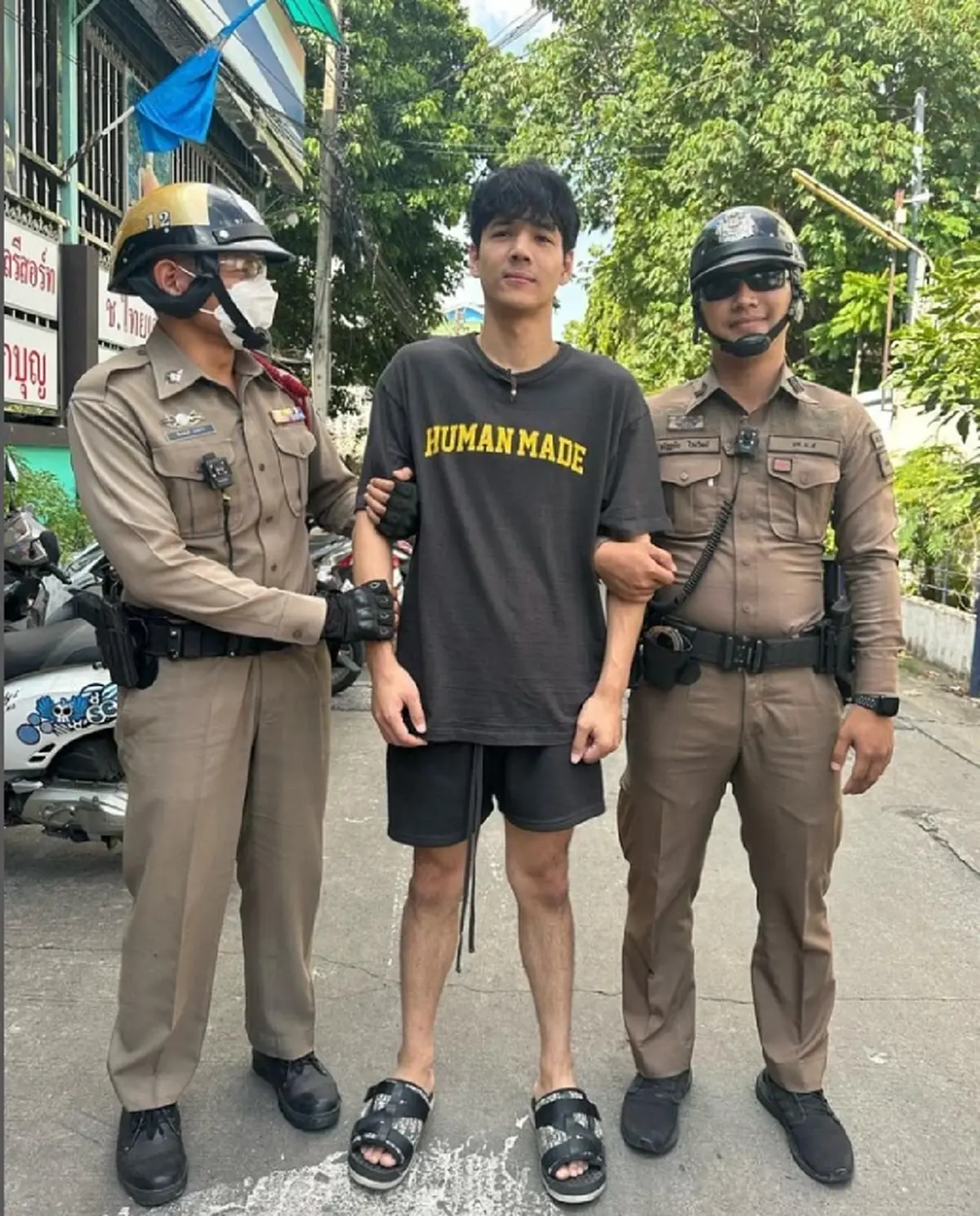 เกิดไรขึ้น นิกกี้ ณฉัตร โพสต์รูปโดนตำรวจล็อกพร้อมแคปชั่น โดนแล้ว