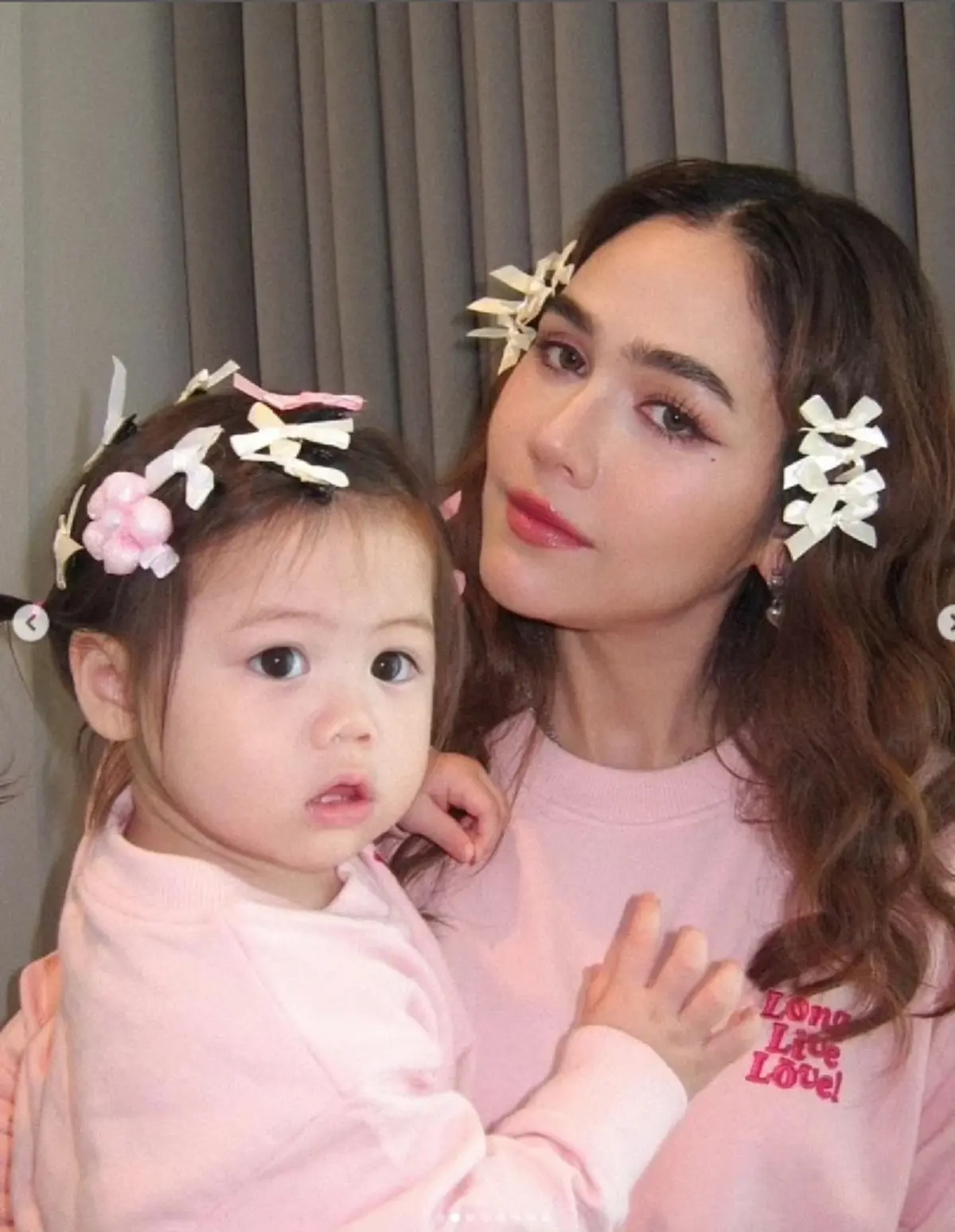 เปิดภาพล่าสุด น้องแอบิเกล ลูกสาวหมื่นล้าน ชมพู่ อารยา ยิ่งโตยิ่งสวยชัด