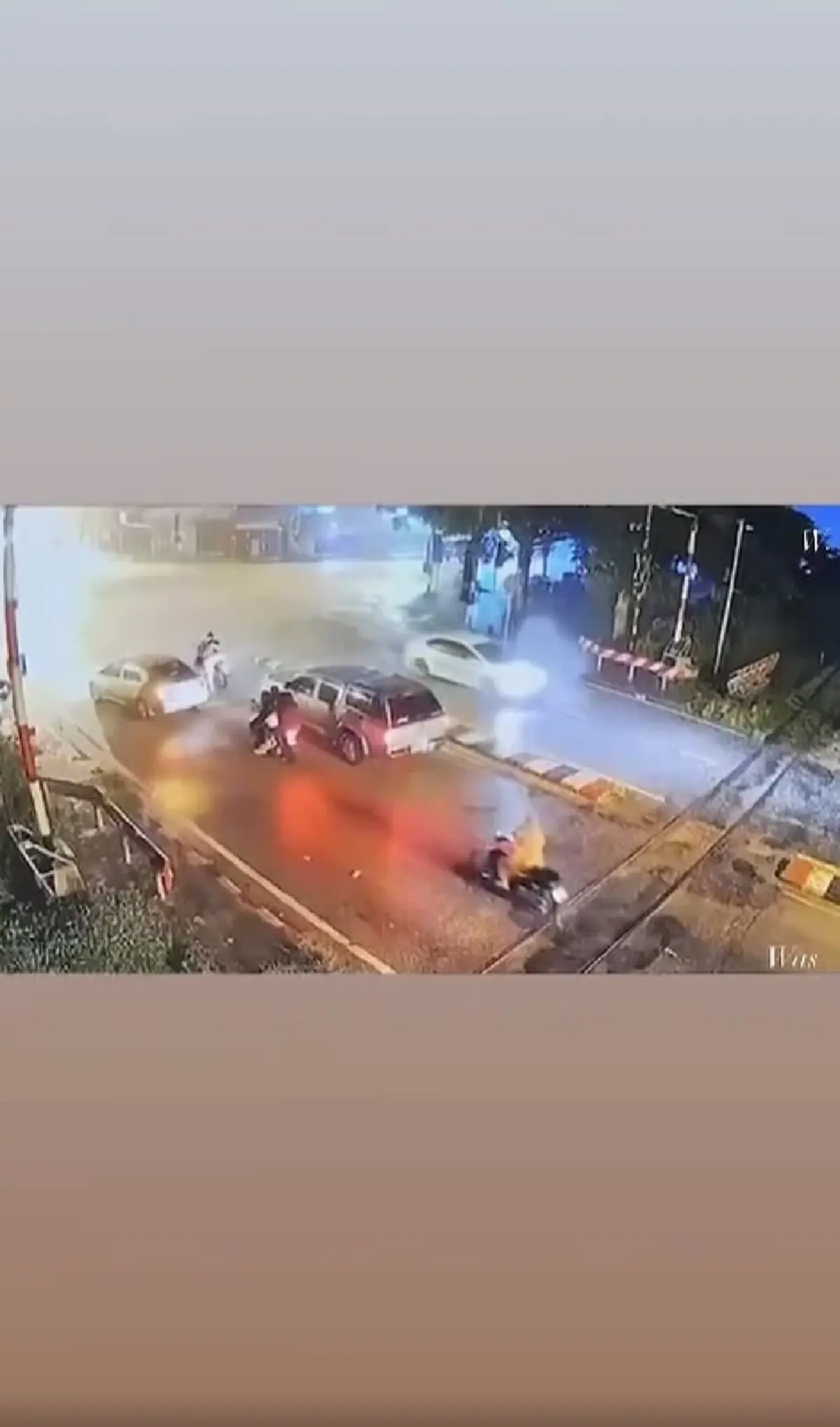 คนร้ายทำทีรถเสีย จอดนิ่งสนิทกลางสี่แยกกลางเมือง สุไหงโก-ลก ก่อนบึ้มสนั่น 