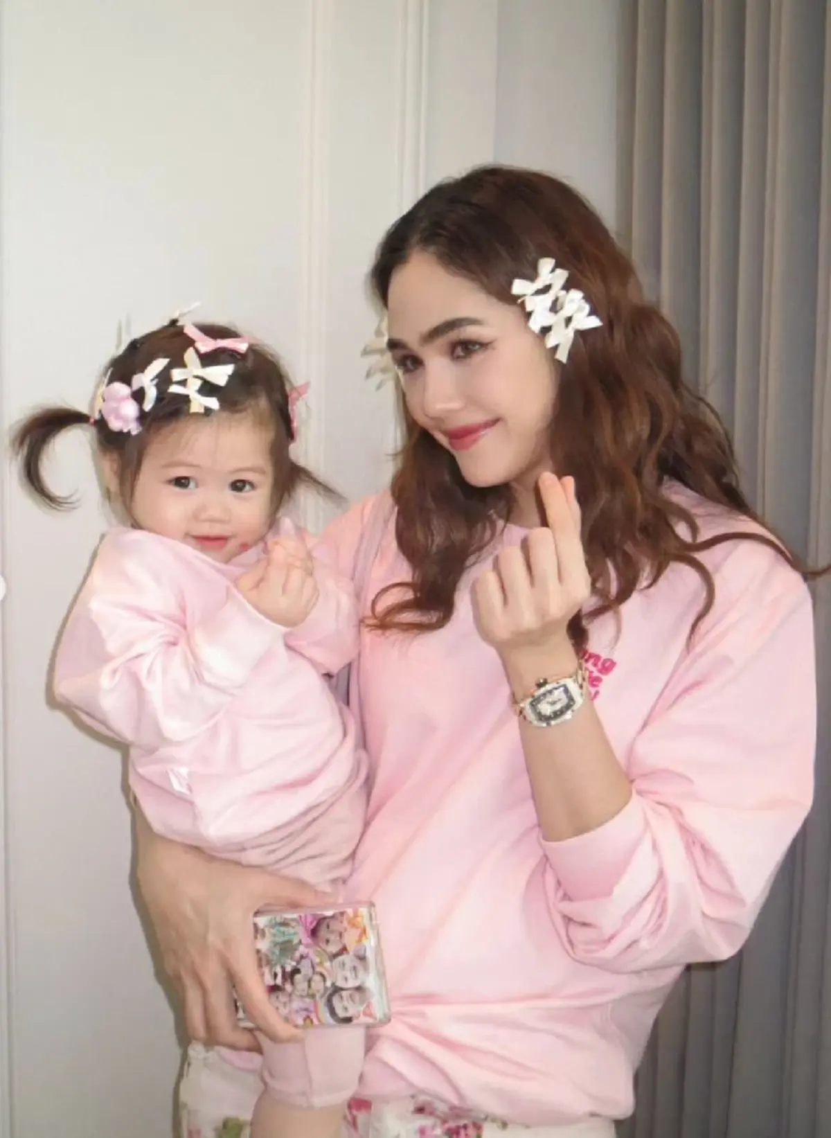 เปิดภาพล่าสุด น้องแอบิเกล ลูกสาวหมื่นล้าน ชมพู่ อารยา ยิ่งโตยิ่งสวยชัด