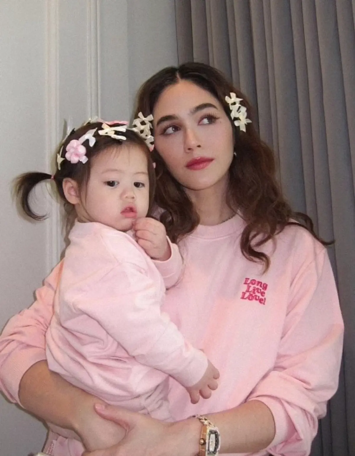 เปิดภาพล่าสุด น้องแอบิเกล ลูกสาวหมื่นล้าน ชมพู่ อารยา ยิ่งโตยิ่งสวยชัด
