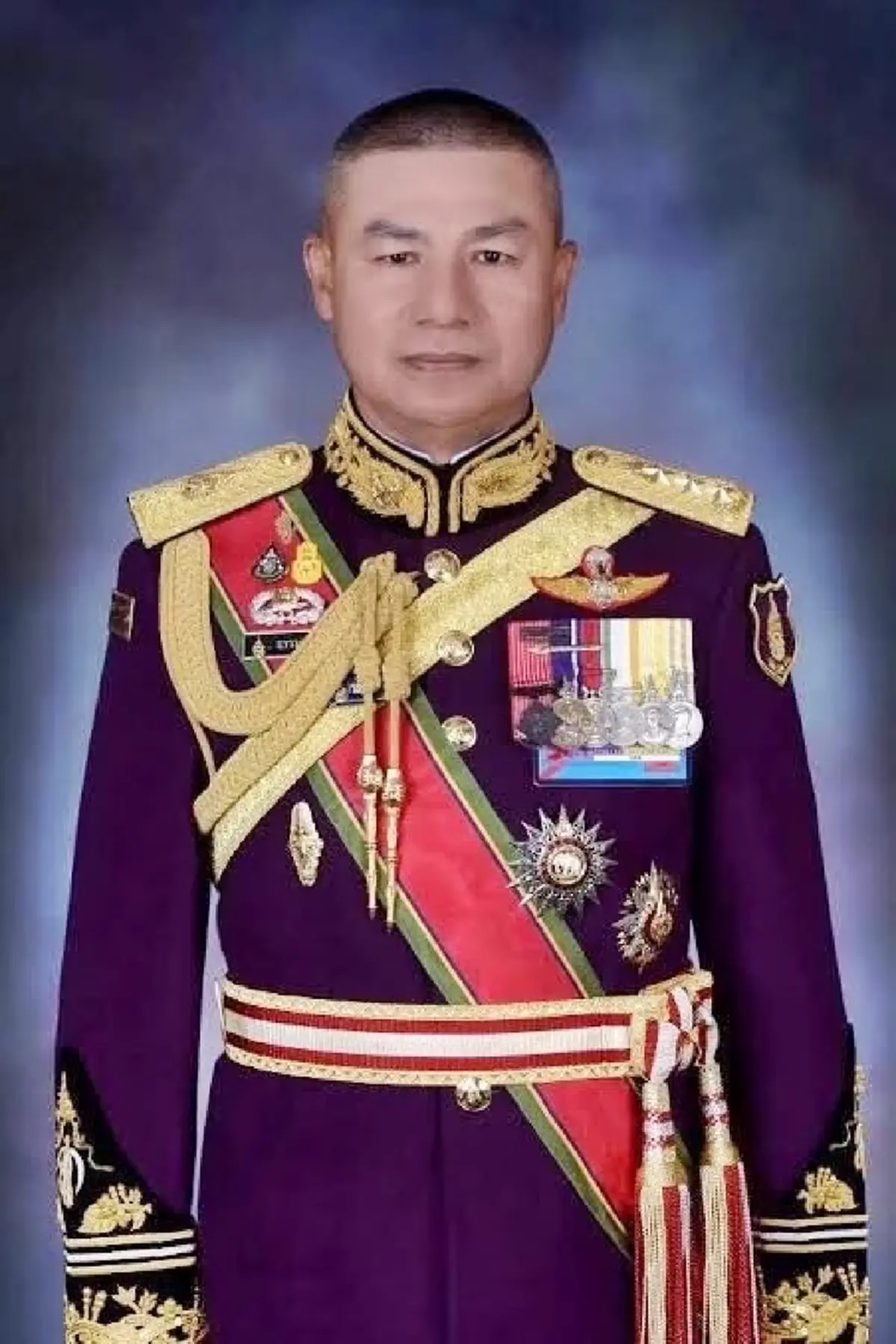 โปรดเกล้าฯ ให้ 3 นายพล ข้าราชการในพระองค์รับราชการ "อัตราพลเอกพิเศษ"