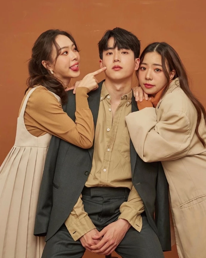 เปิดโฉมหน้า พี่-น้องสาวแท้ๆ "นนกุล" ที่ไม่ค่อยได้ออกสื่อ หน้าตาดีทั้งบ้าน