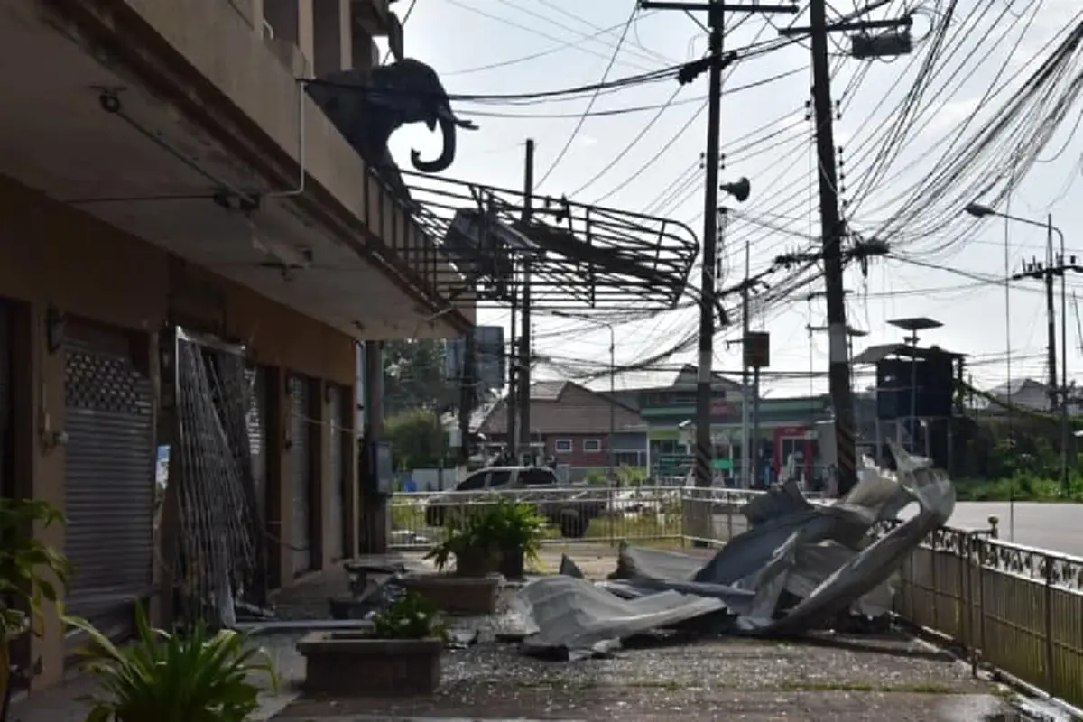 โจรใต้เหิม ลอบบึ้มตากใบ เสาไฟฟ้าล้มระนาว-ยิงถล่มกลางดึก