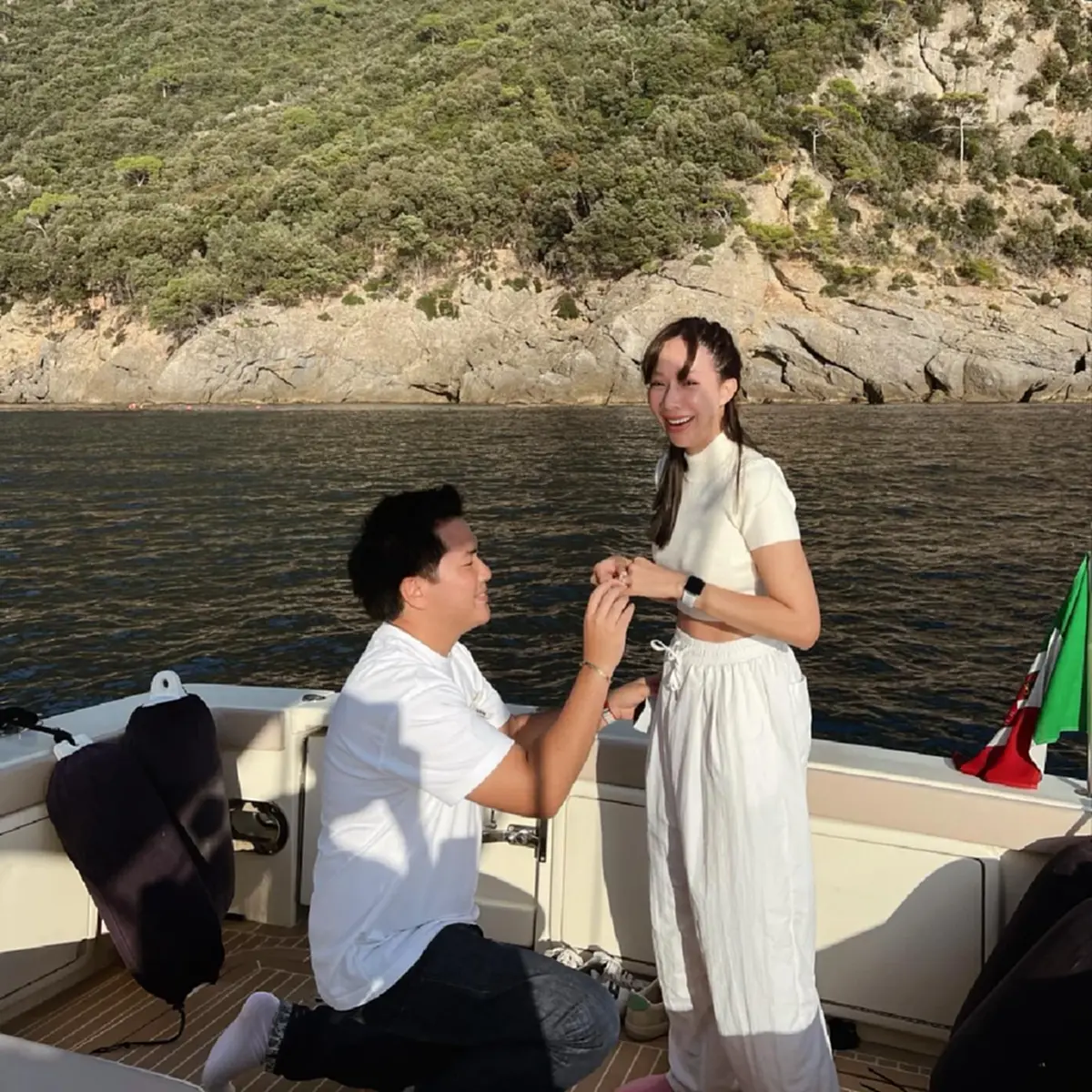 กรี๊ด ดาราสาว มิ้นท์ ณัฐวรา ถูกแฟนหนุ่มไฮโซ คุกเข่าขอแต่งงานแล้ว