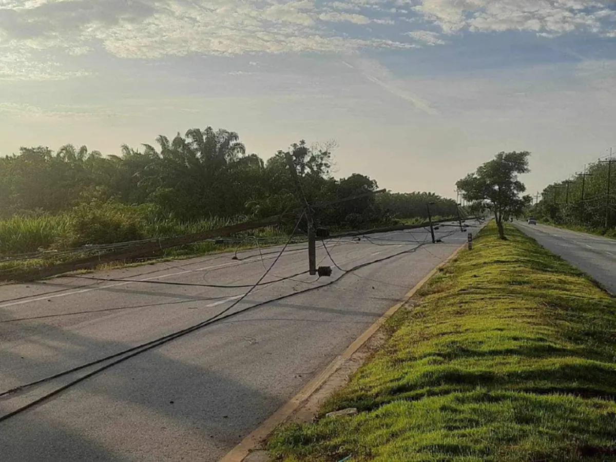 โจรใต้เหิม ลอบบึ้มตากใบ เสาไฟฟ้าล้มระนาว-ยิงถล่มกลางดึก