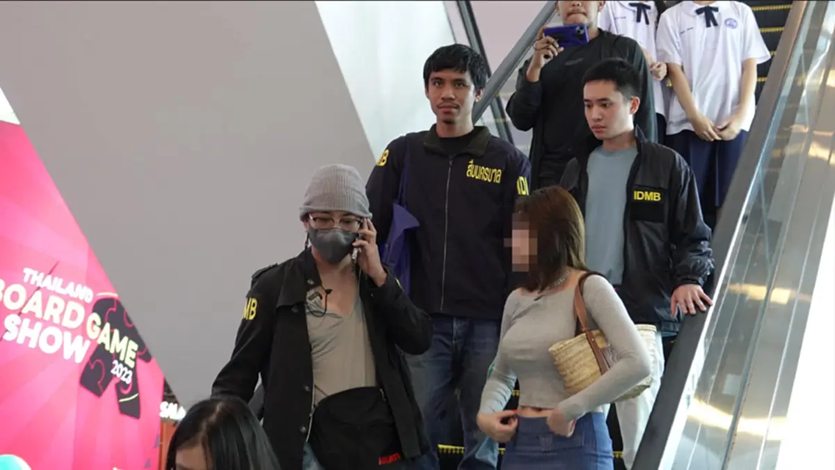 ด่วน รวบใบเฟิร์น เน็ตไอดอลสาวคนดัง  ตุ๋นเหยื่อกว่า 10 ล้าน