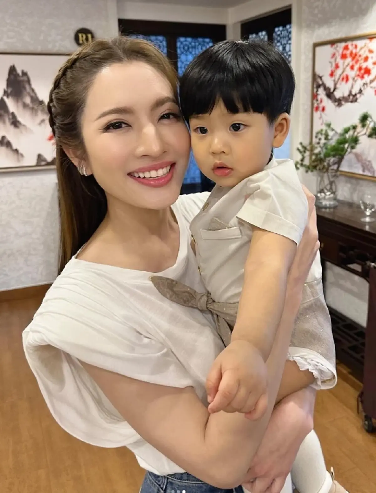 วินาที แอฟ ทักษอร เซอร์ไพรส์หลานชาย น้องพีร์เจ วันเกิดอายุ 1 ขวบ