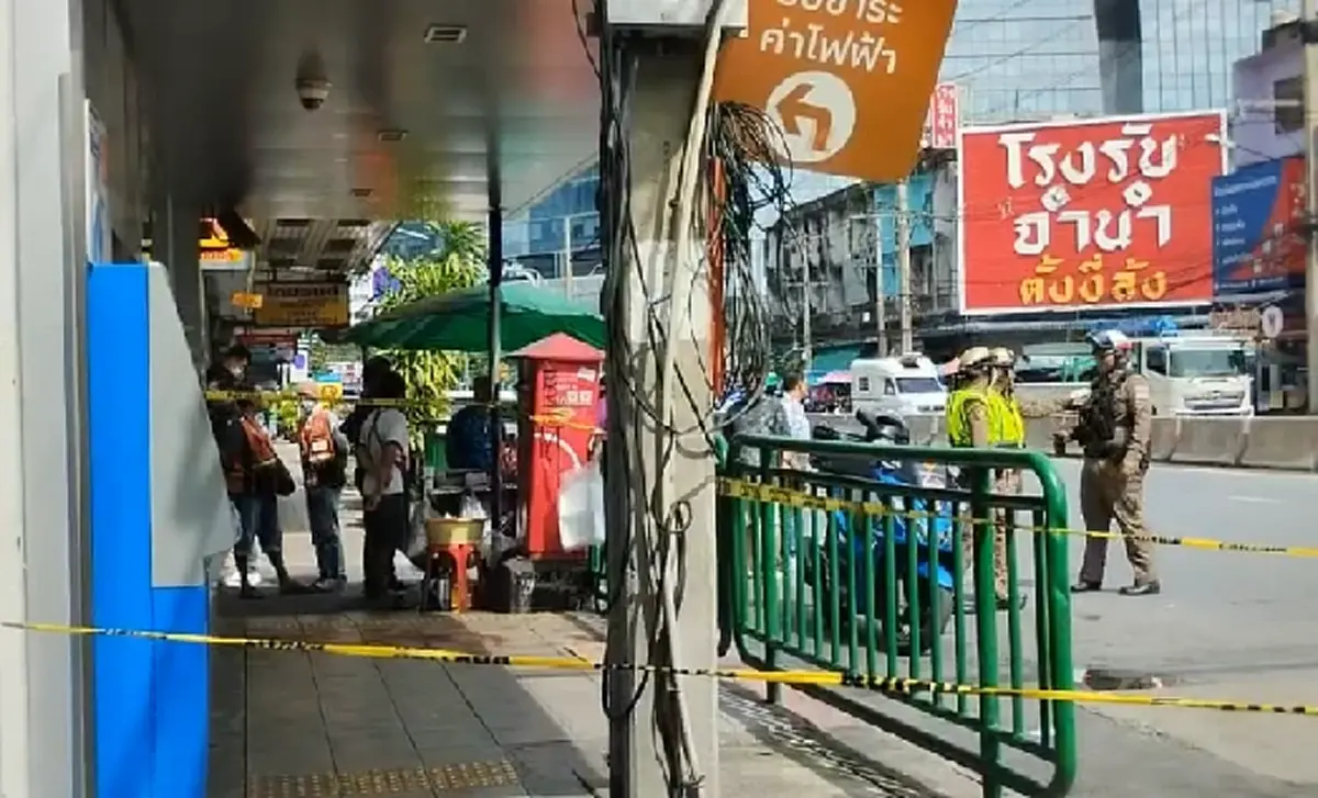 สลด คู่อริบุกยิงเด็กช่าง ครูเดินมากดเงิน ถูกลูกหลงเข้าศีรษะดับหน้าธนาคาร