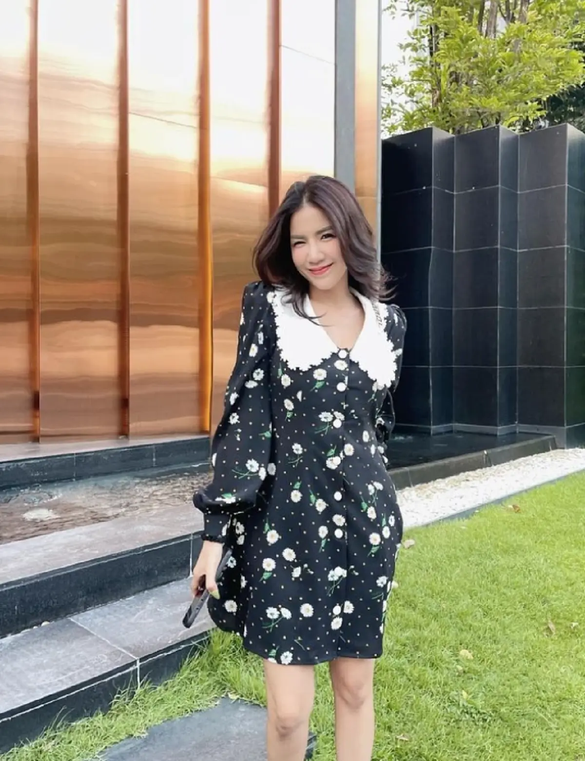 ใบเตย สุธีวัน ซ้อมร้องเพลง ก่อนขึ้นคอนเสิร์ตวันลอยกระทง