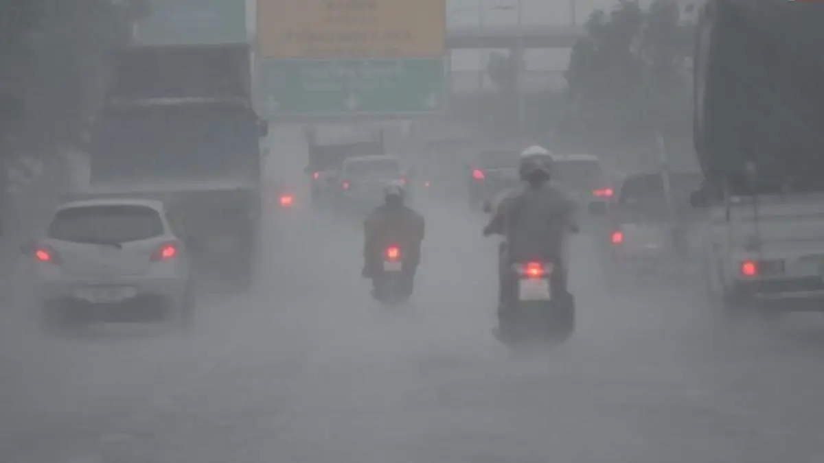 เตือนอากาศ 24 ชม. บางพื้นที่มีฝนฟ้าคะนอง คลื่นสูง โปรดระมัดระวัง