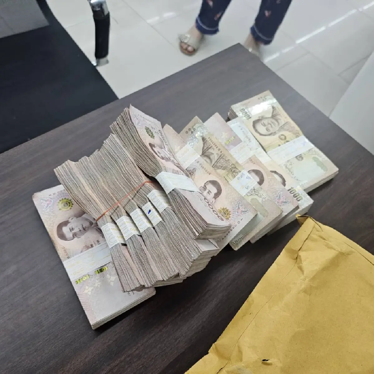 ชื่นชม รปภ. เก็บเงิน1.2ล้านคืนเจ้าของ สาวทำหล่นหาย จำไม่