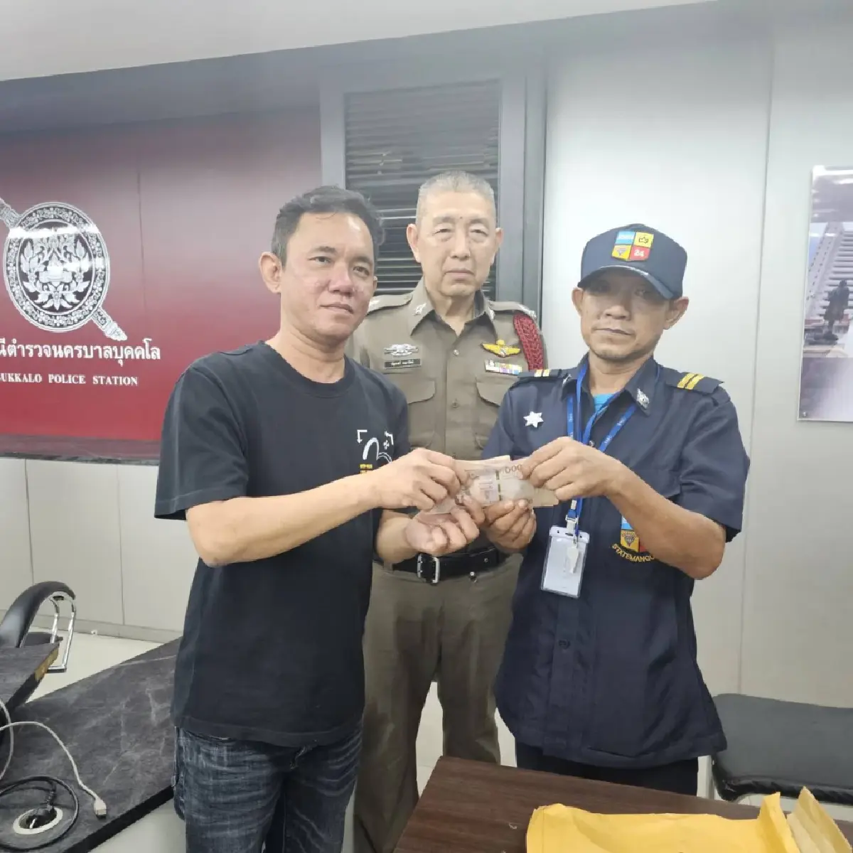 ชื่นชม รปภ. เก็บเงิน1.2ล้านคืนเจ้าของ สาวทำหล่นหาย จำไม่