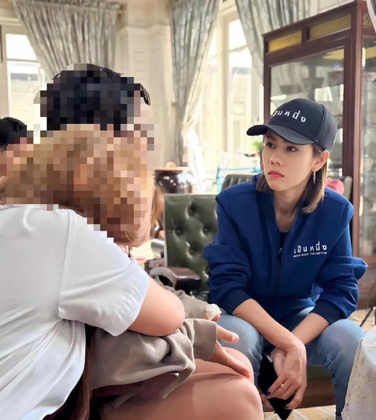 ลูกสาว "เพจดัง นก." ร้อง ถูกแม่ตัวเอง ทำร้าย เพื่อขู่สามี เรียกเงินค่าดูแล 
