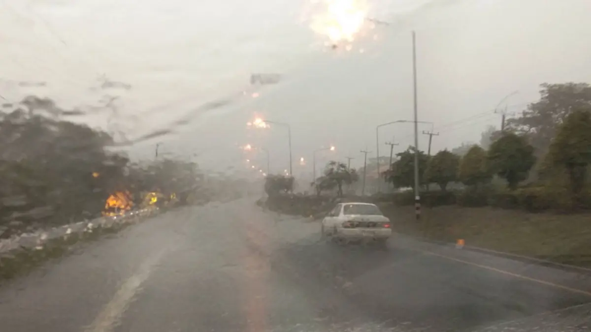 พิกัดเสี่ยง เตือน 4 จังหวัดพื้นที่เสี่ยงภัยฝนตกหนัก ระวังอันตราย