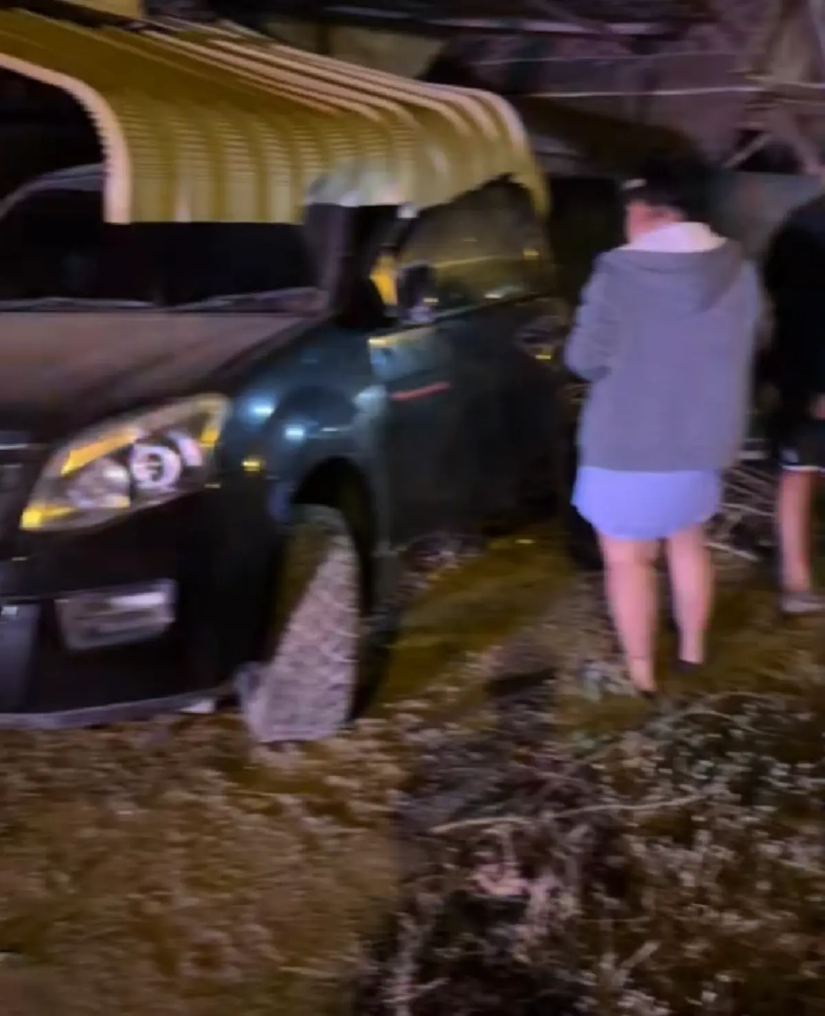 CEO โรงงานชำแหละไก่ ควบ ลัมโบร์กินี ชนกระบะพังยับ คนขับเผ่นแนบไร้ร่องรอย