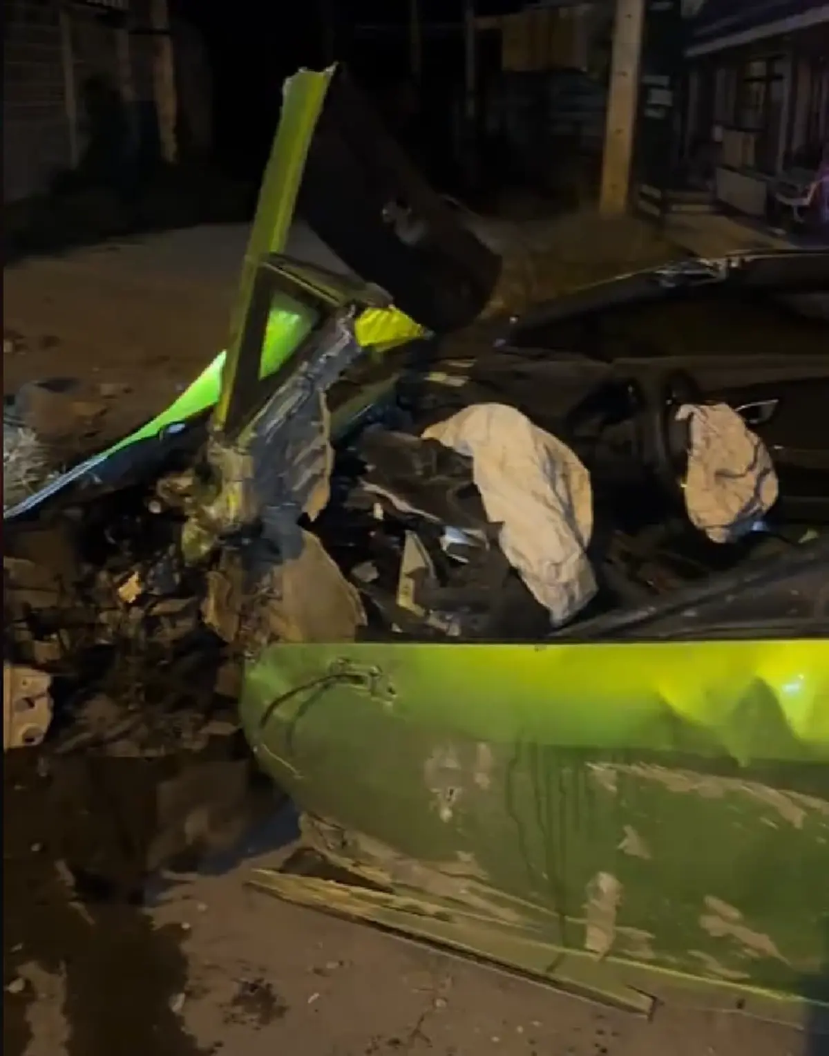 CEO โรงงานชำแหละไก่ ควบ ลัมโบร์กินี ชนกระบะพังยับ คนขับเผ่นแนบไร้ร่องรอย