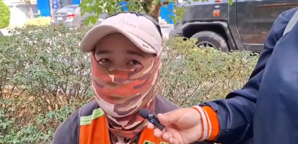 ยังจับไม่ได้ ชายคลั่ง กลางเมือง คว้าเก้าอี้ตีวิน จยย. ใต้สถานีรถไฟฟ้า
