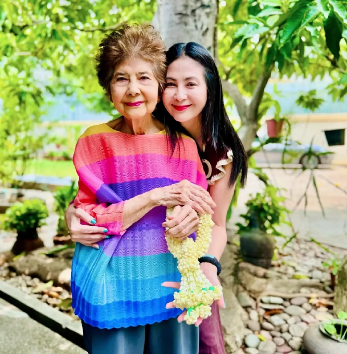 เศร้า \"มุก มาริษา\" ภรรยา \"แซม ยุรนันท์\" สูญเสียคุณแม่ ม.ร.ว.มารศรี สุจริตกุล