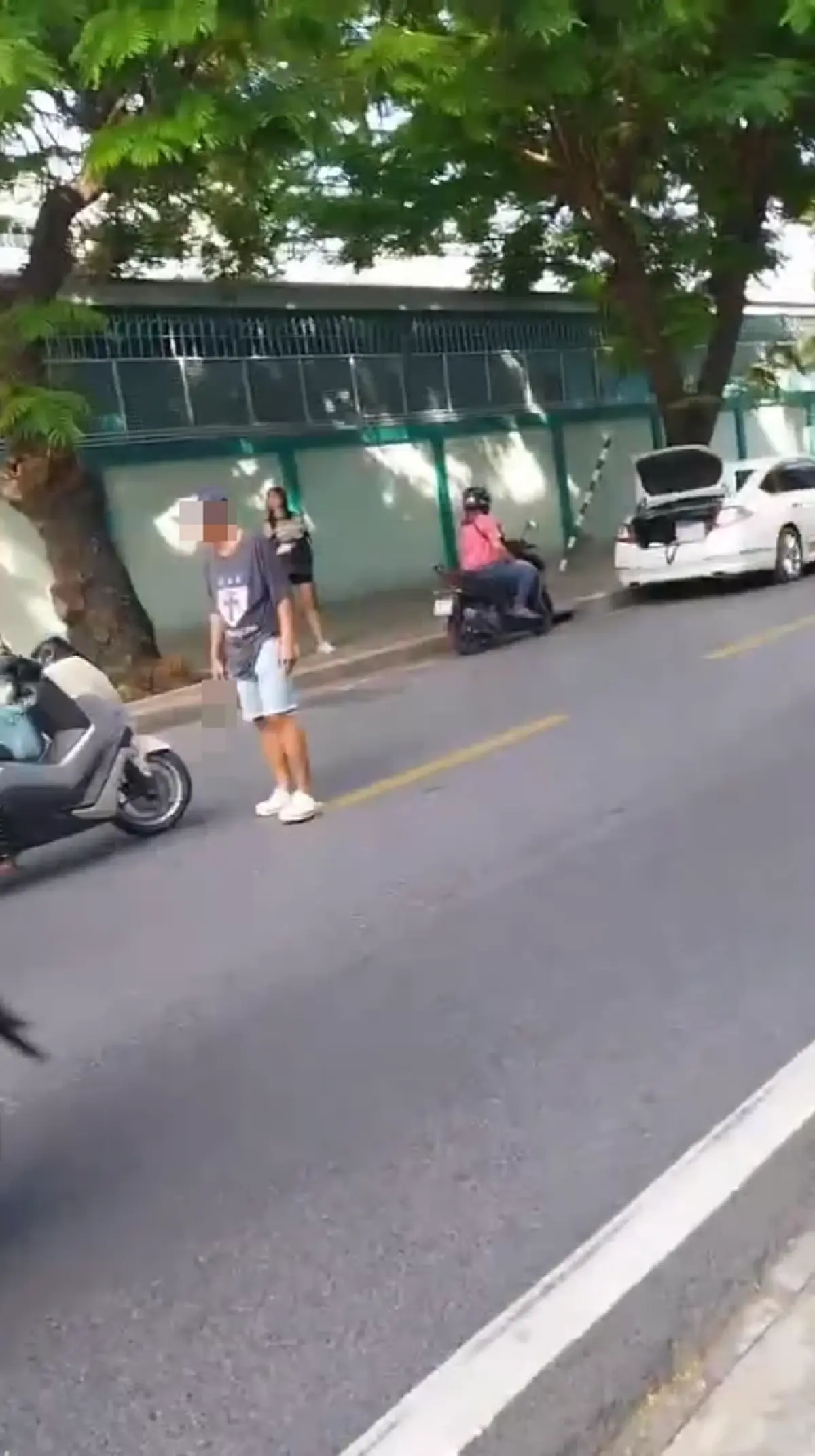 ปรับ 900 จ่าเอกหัวร้อน ไล่ฟันตำรวจ ฉุนโดนล็อกล้อ จอดเลยแค่ 2 นาที