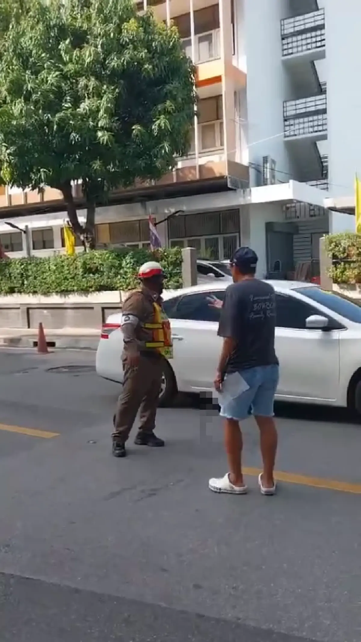 ปรับ 900 จ่าเอกหัวร้อน ไล่ฟันตำรวจ ฉุนโดนล็อกล้อ จอดเลยแค่ 2 นาที