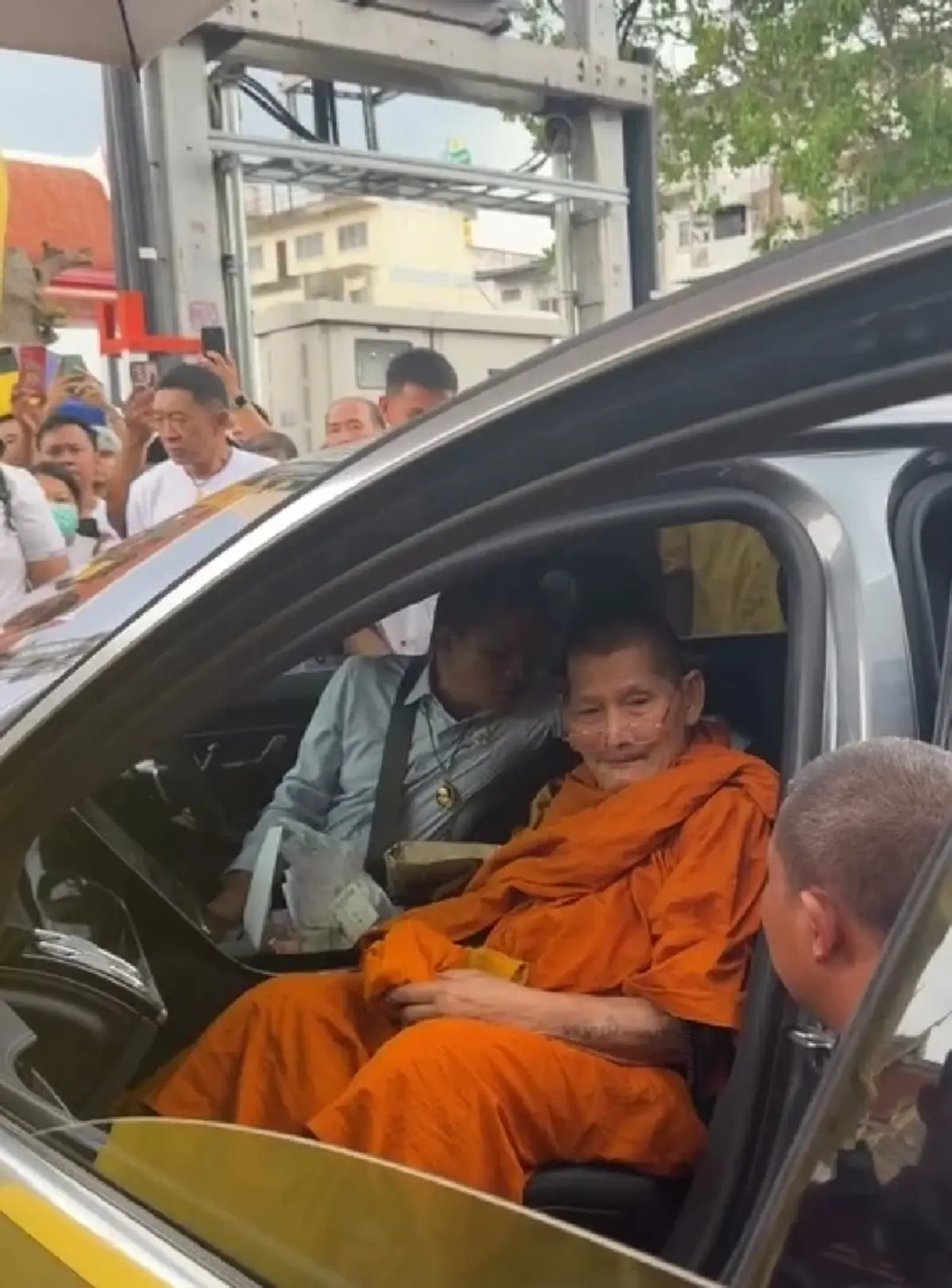 ส่องเลขทะเบียนรถ หลวงปู่ศิลา ร่วมพิธีมหามงคล วัดแจ้งใน โคราช