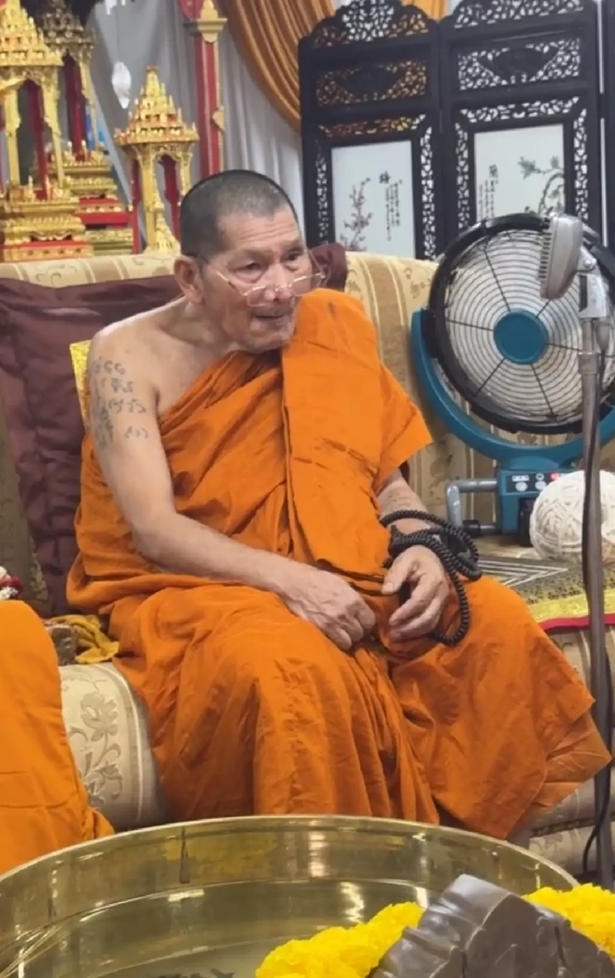 ส่องเลขทะเบียนรถ หลวงปู่ศิลา ร่วมพิธีมหามงคล วัดแจ้งใน โคราช
