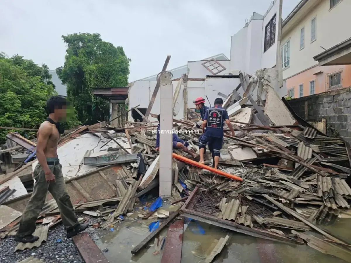 เกิดเหตุบ้านถล่ม ซอยเทพารักษ์ 70 ผู้บาดเจ็บติดอยู่ซากอาคาร