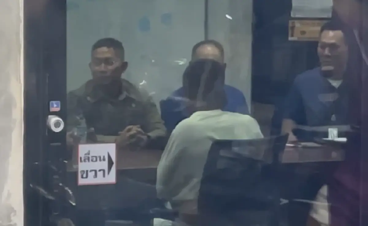 หนุ่มหึงแรง คว้ากรรไกรกระซวกอก พ่อค้าผักดับ ชอบคุยกับเมีย