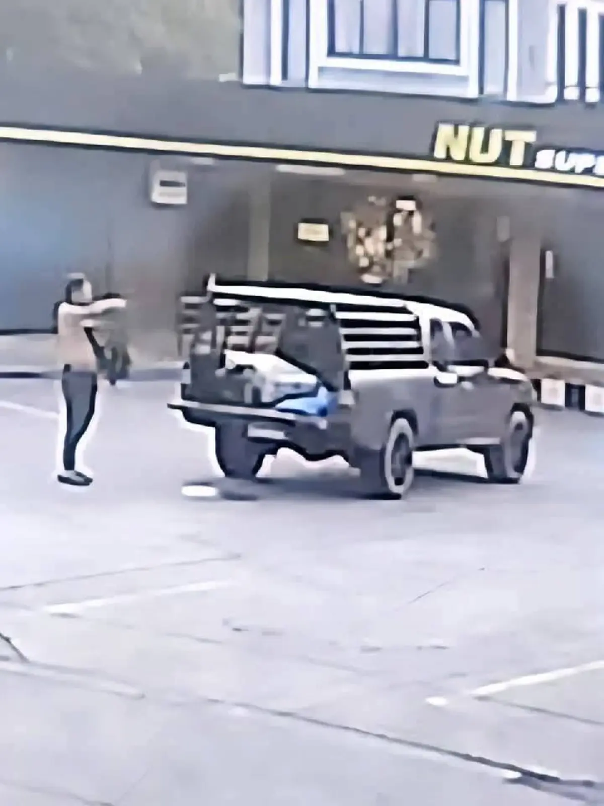 ญาติเล่า ปมชายวัย 42 คลั่งถืออาวุธ ซ่อนตัวในปั๊มน้ำมัน อ.แม่สอด