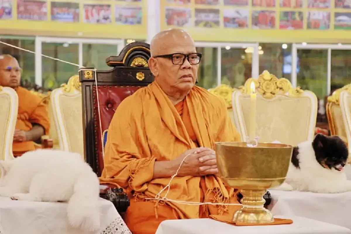 ศาลอนุมัติหมายจับ เจ้าอาวาสวัดไร่ขิง 3 ข้อหาหนัก ปมยักยอกเงินวัด