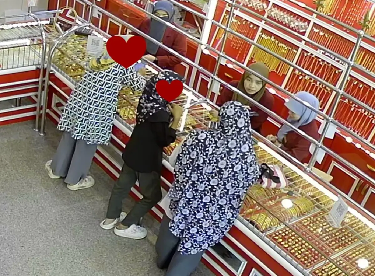 พนง.ร้านทองเอะใจ ลูกค้าท่าทางแปลกๆ ช่วยได้หวุดหวิด ไม่งั้นแย่