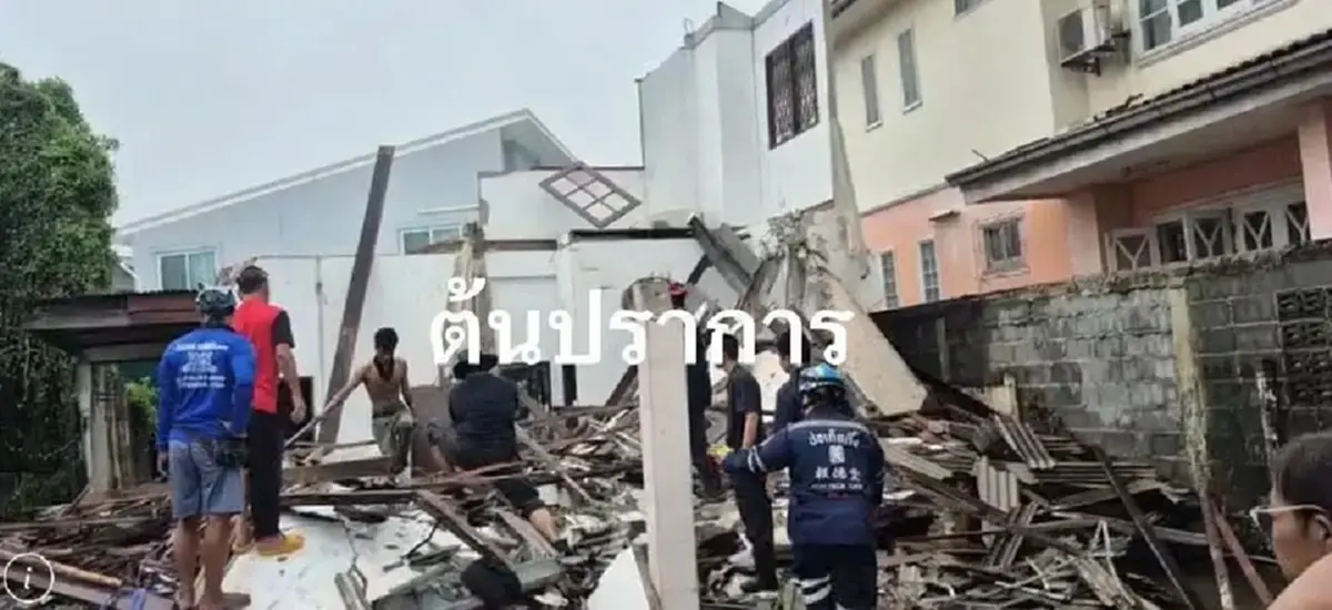 เกิดเหตุบ้านถล่ม ซอยเทพารักษ์ 70 ผู้บาดเจ็บติดอยู่ซากอาคาร