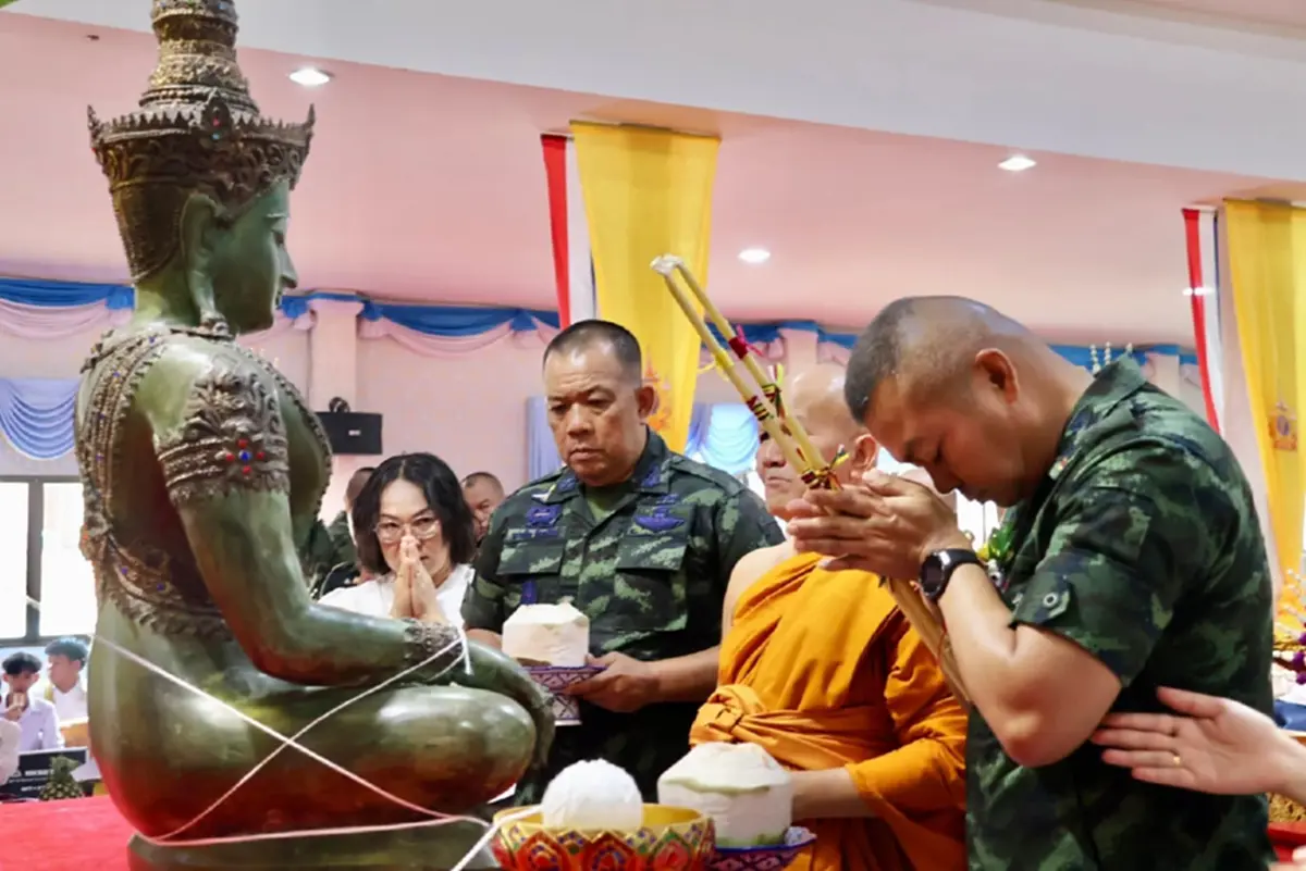 แม่ทัพภาค2 ร่วมถวายพระประธานโบราณ อยู่ๆเกิดเหตุอัศจรรย์ขึ้น