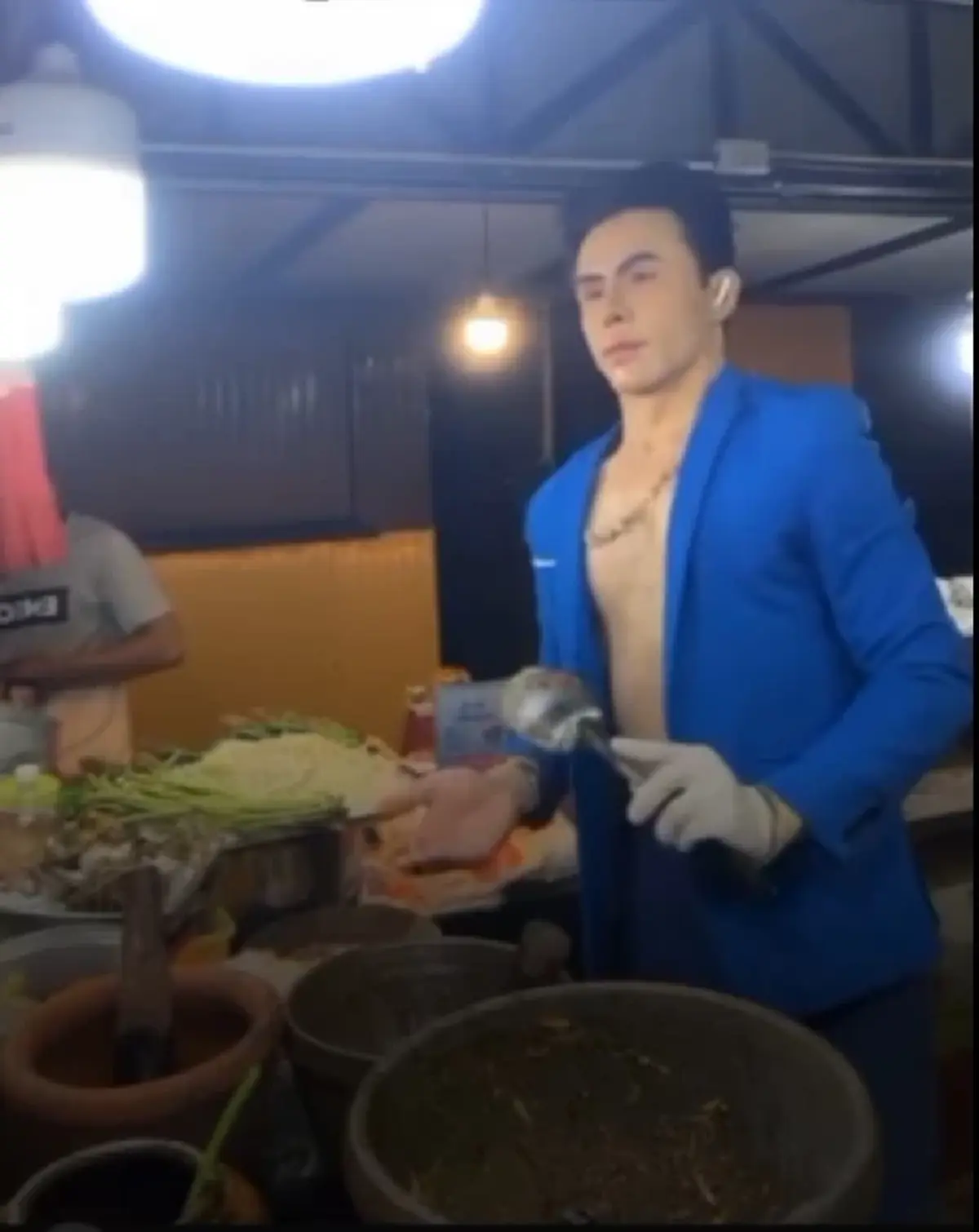 ดราม่าพ่อค้าส้มตำเดือด  ลูกค้าเรื่องเยอะจนทนไม่ไหว ลั่นมาทำเอง