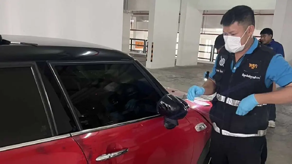 ล่าตัวด่วน มินิคูเปอร์แดงซิ่งชนดับ 1 สาหัส 1 หนีจอดทิ้งคอนโดหรู