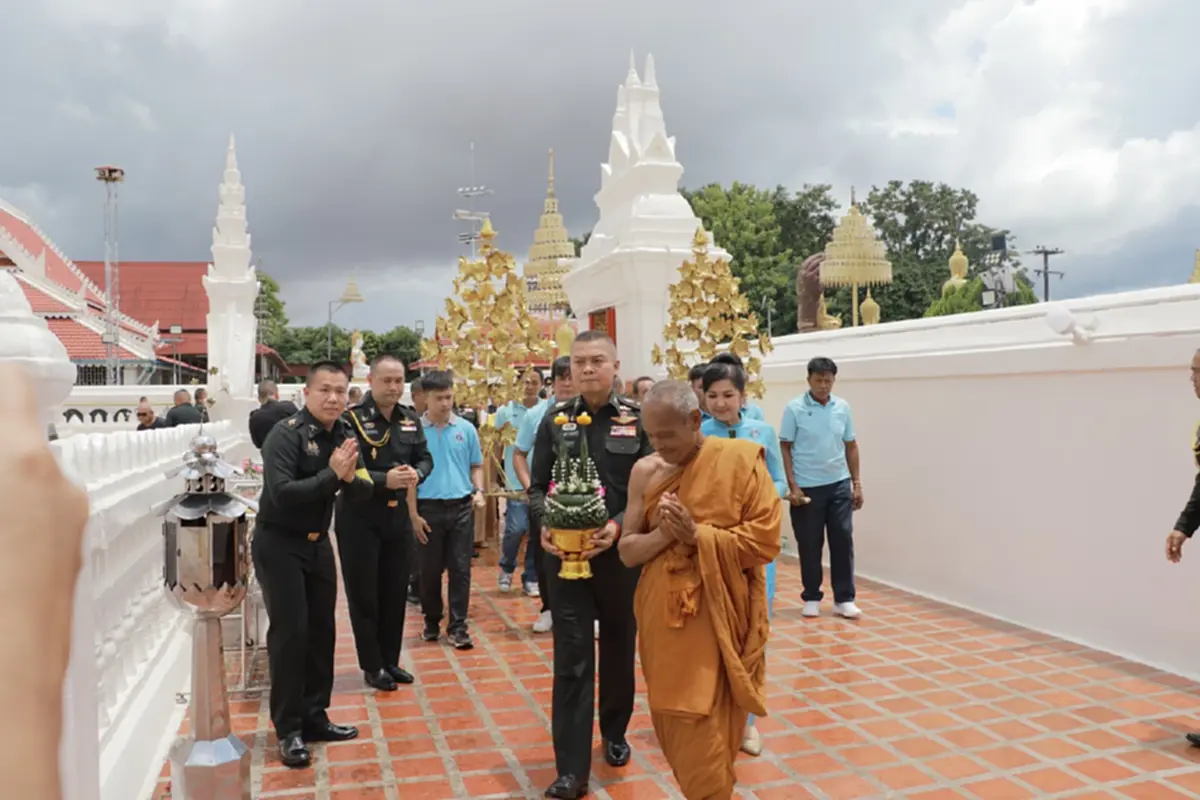แม่ทัพภาคที่ 2 ร่วมสมโภชพระธาตุท่าอุเทน นครพนม แห่ส่องเลขมงคล