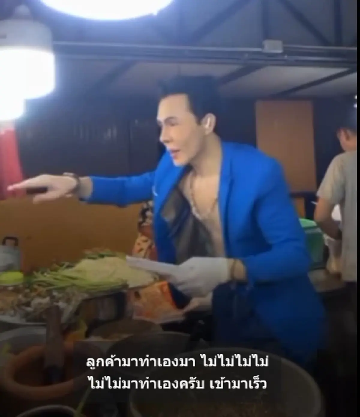 ดราม่าพ่อค้าส้มตำเดือด  ลูกค้าเรื่องเยอะจนทนไม่ไหว ลั่นมาทำเอง