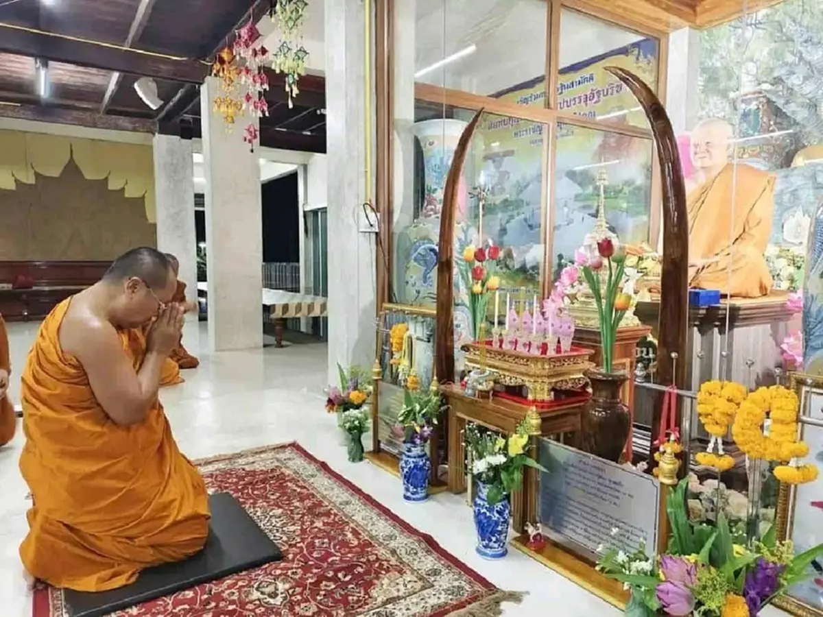 เปิดประวัติ เจ้าคุณอาชว์ อดีตเจ้าอาวาสวัดตรีทศเทพ ลาสิกขาเงียบ