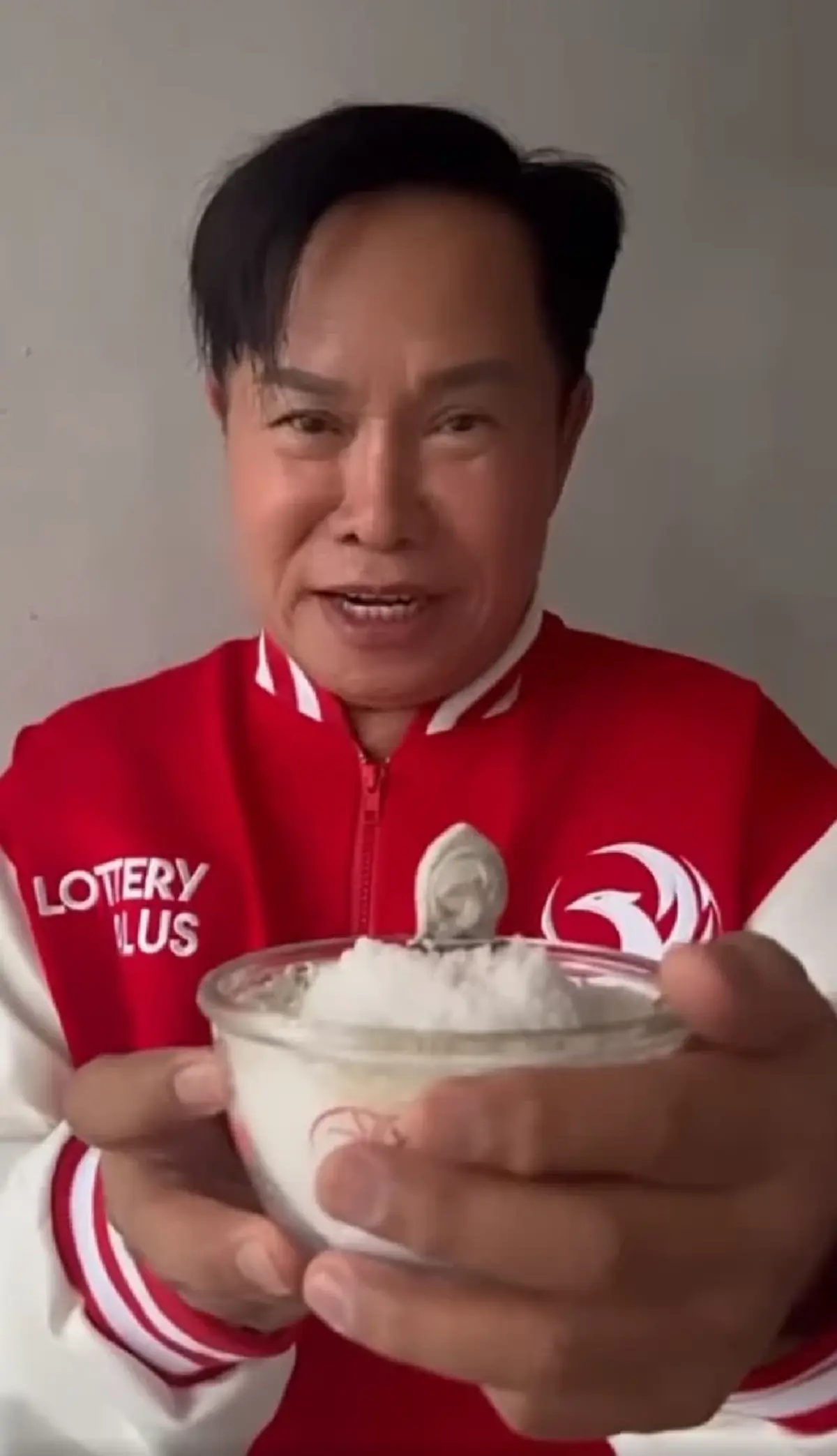 รีบส่อง "มนต์สิทธิ์ คำสร้อย" โชว์จุดเลขธูป สะดุดตาเลขที่ได้