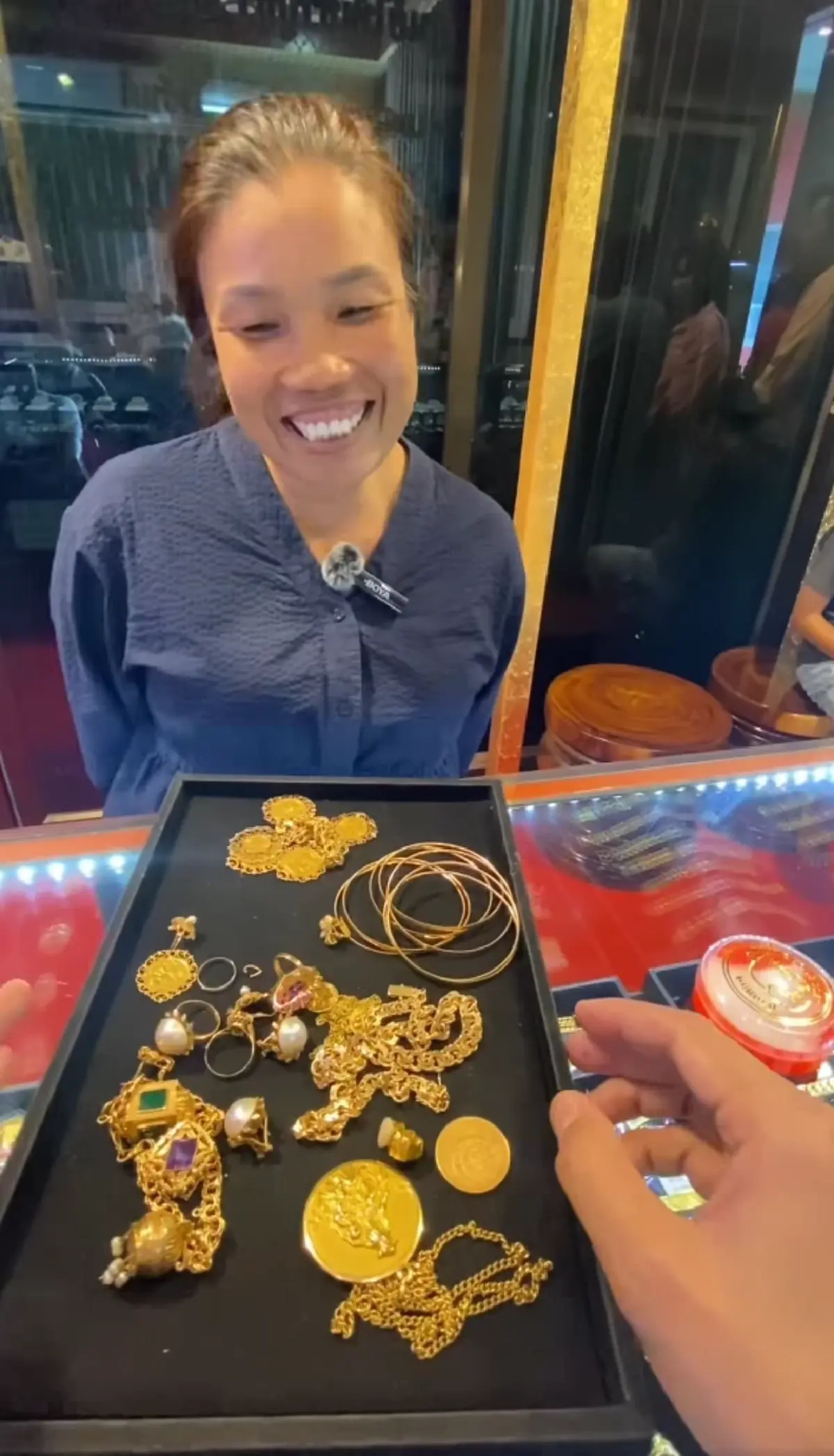 หญิงหอบทองต่างชาติมาขาย เก็บมา 22 ปี เป็นมรดก รู้ได้เท่าไหร่ขนลุก