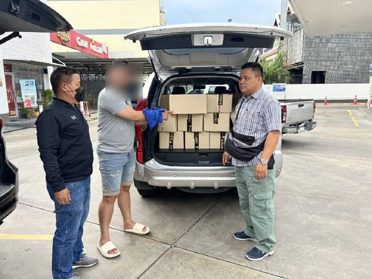 จับหนุ่มเชียงใหม่ ขนบุหรี่ไฟฟ้ากลางกรุงฯ ยึด20ลังเต็มหลังรถ