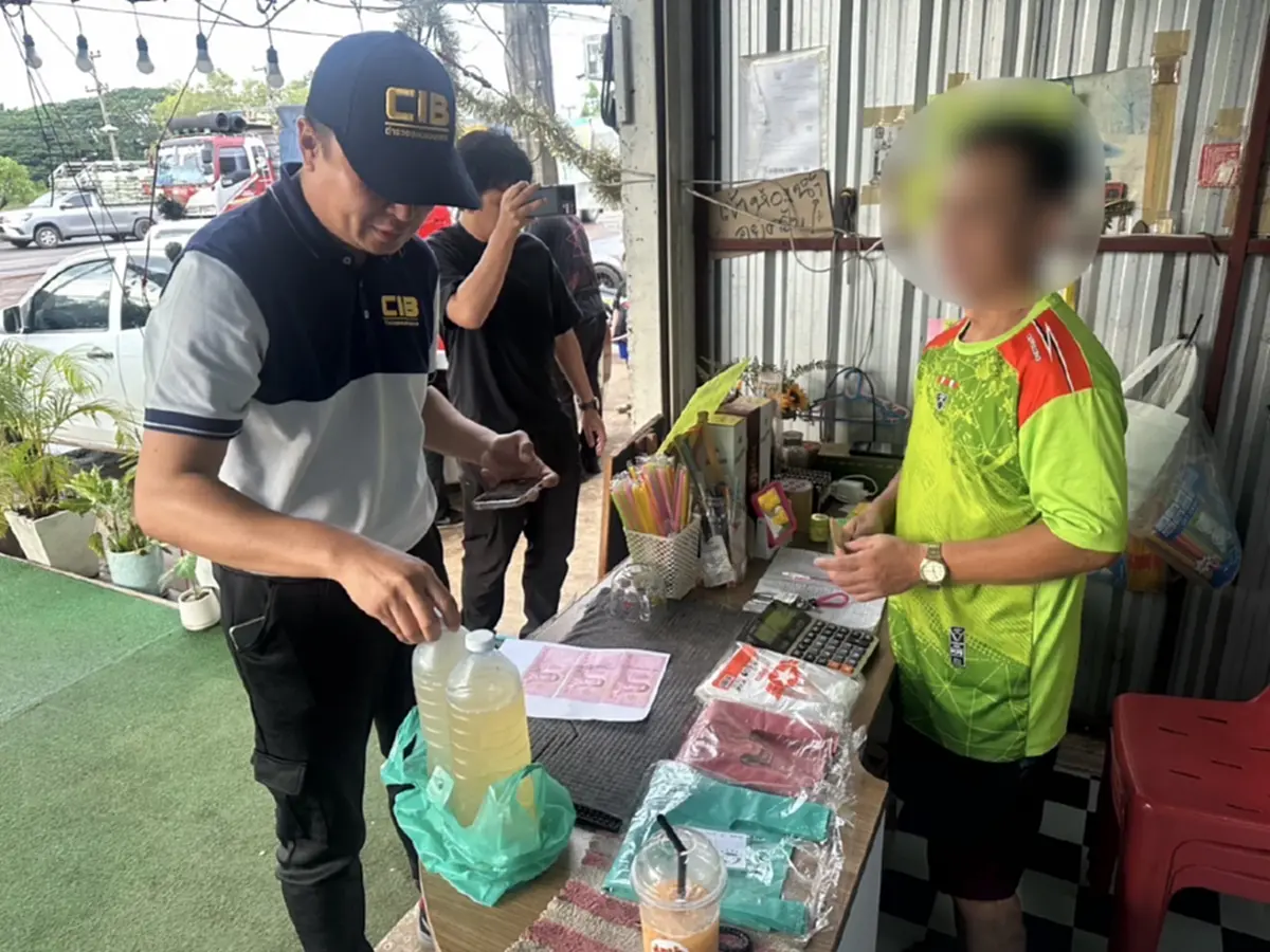 ทลายแหล่งผลิต 4x100 รายใหญ่ เจอเต็ม ๆ น้ำกระท่อม-ยาแก้ไอเพียบ