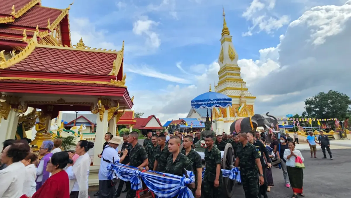 แม่ทัพภาค2 ร่วมถวายพระประธานโบราณ อยู่ๆเกิดเหตุอัศจรรย์ขึ้น