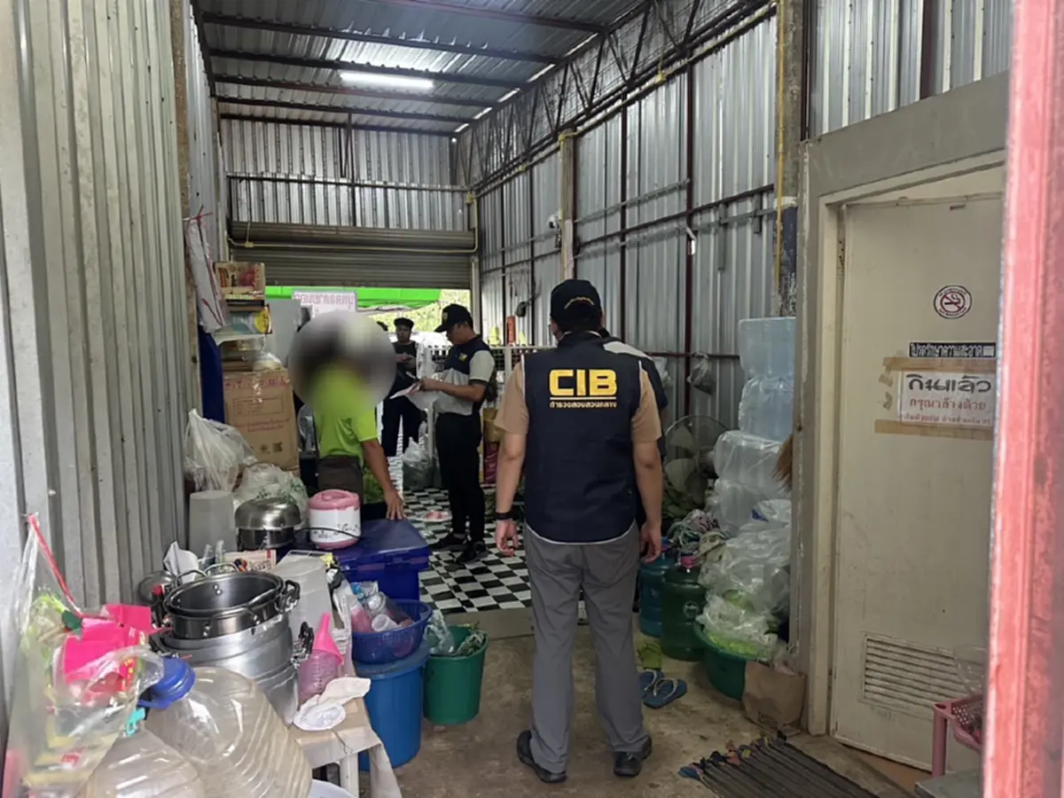 ทลายแหล่งผลิต 4x100 รายใหญ่ เจอเต็ม ๆ น้ำกระท่อม-ยาแก้ไอเพียบ