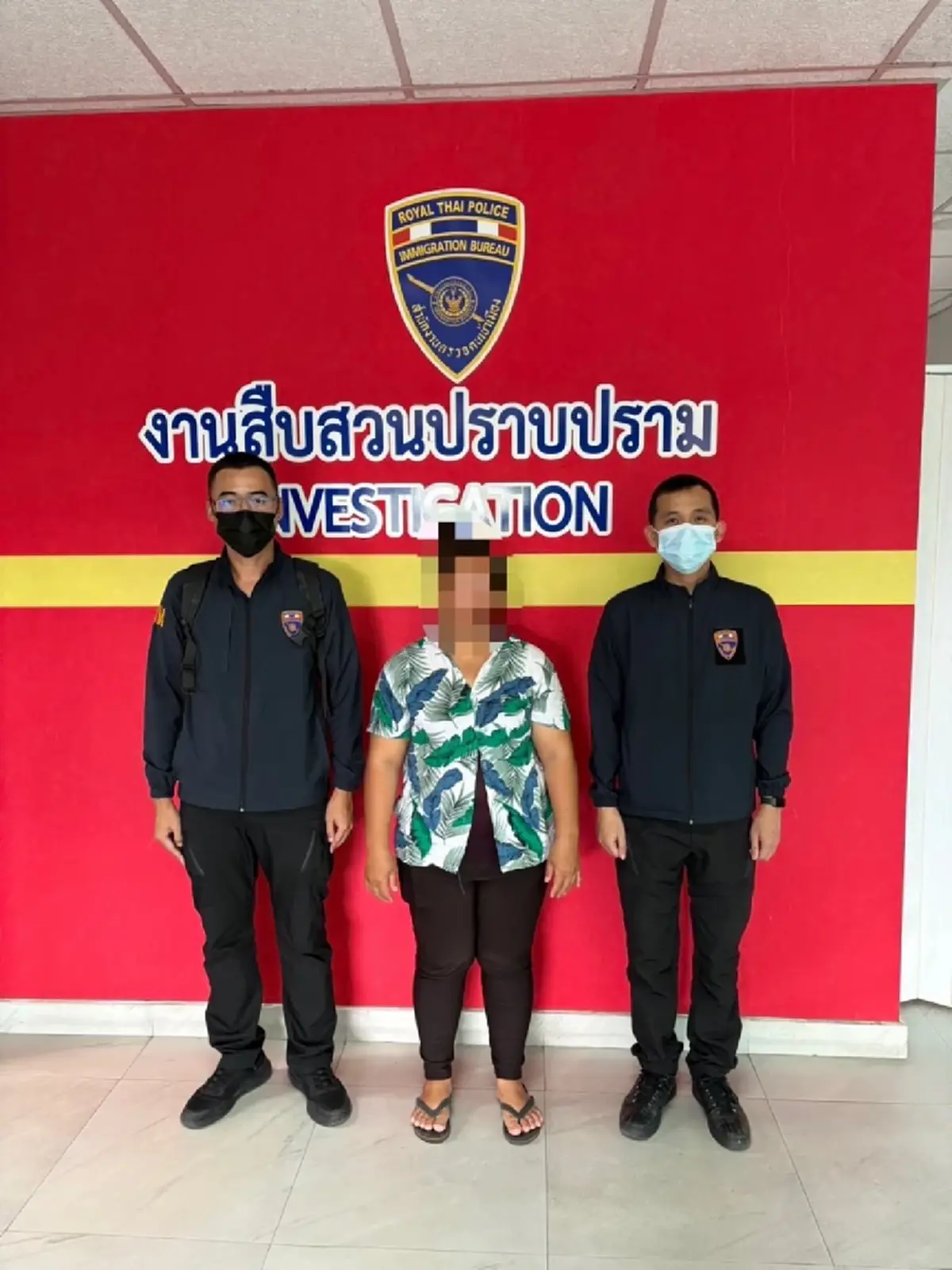 จับต่างด้าวแย่งงานคนไทย ขี่จยย.พ่วงข้าง เร่ขายผลไม้ถนนนิมมานฯ