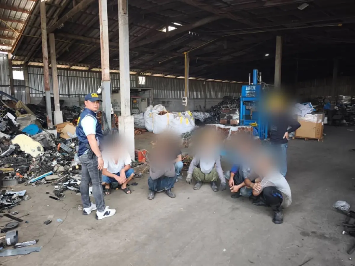 บุกทลายแหล่งซุกซ่อนแรงงานเถื่อน ยึดกระสุนปืนสงครามกว่า 200 นัด