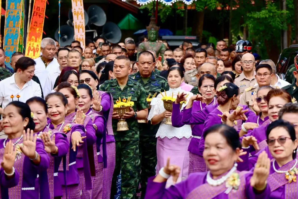 แม่ทัพภาค2 ร่วมถวายพระประธานโบราณ อยู่ๆเกิดเหตุอัศจรรย์ขึ้น